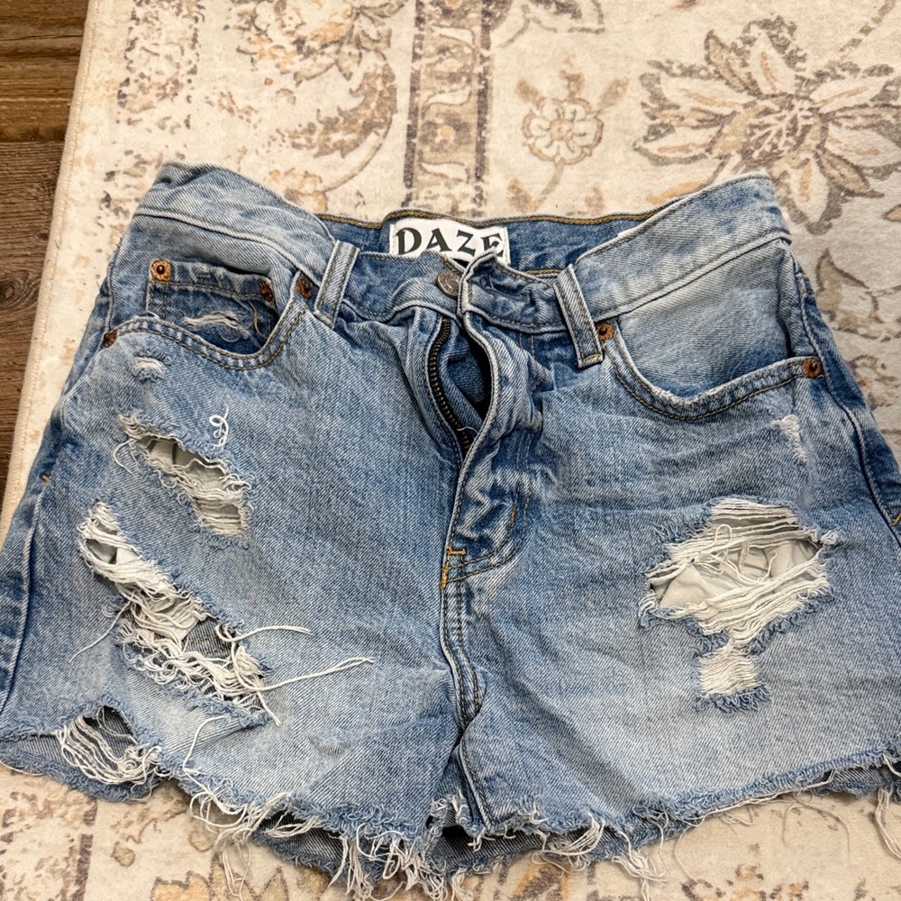 Daze Women's Ripped Jean Shorts - Light Blue